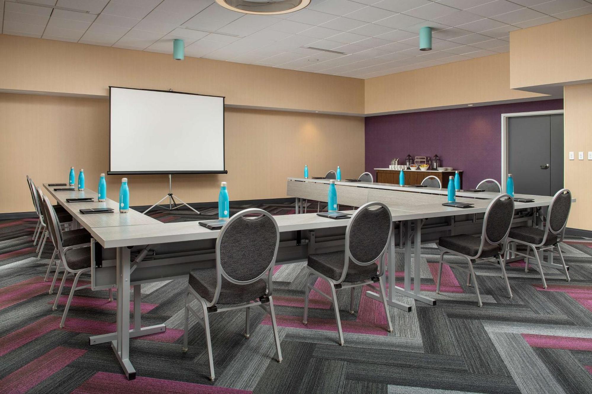 Tru By Hilton Orlando Convention Center Hotel Williamsburg Bagian luar foto