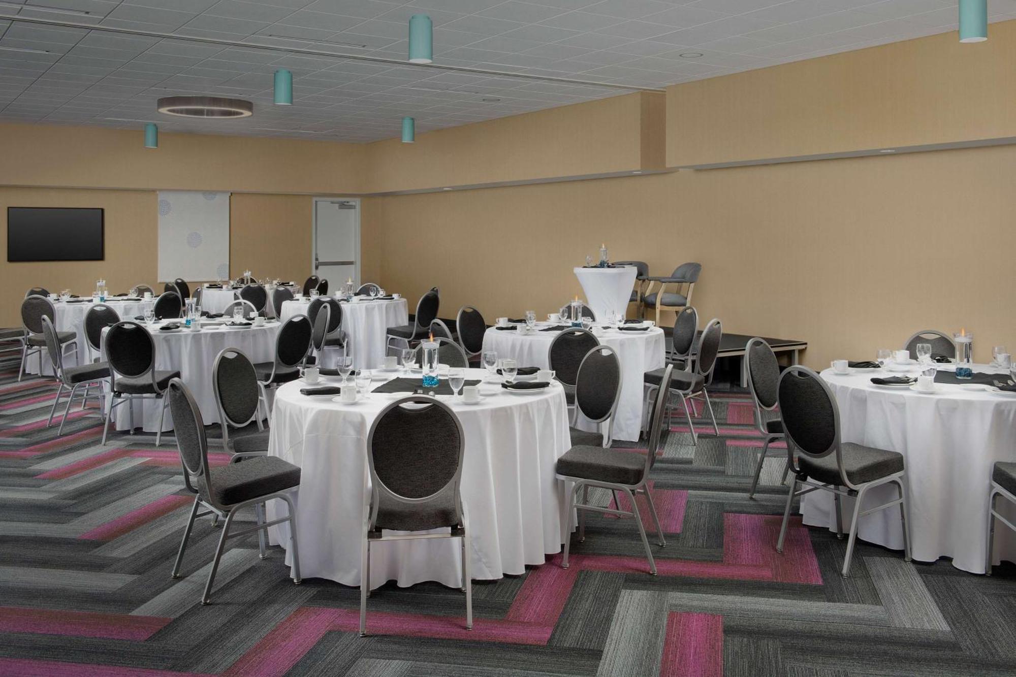 Tru By Hilton Orlando Convention Center Hotel Williamsburg Bagian luar foto